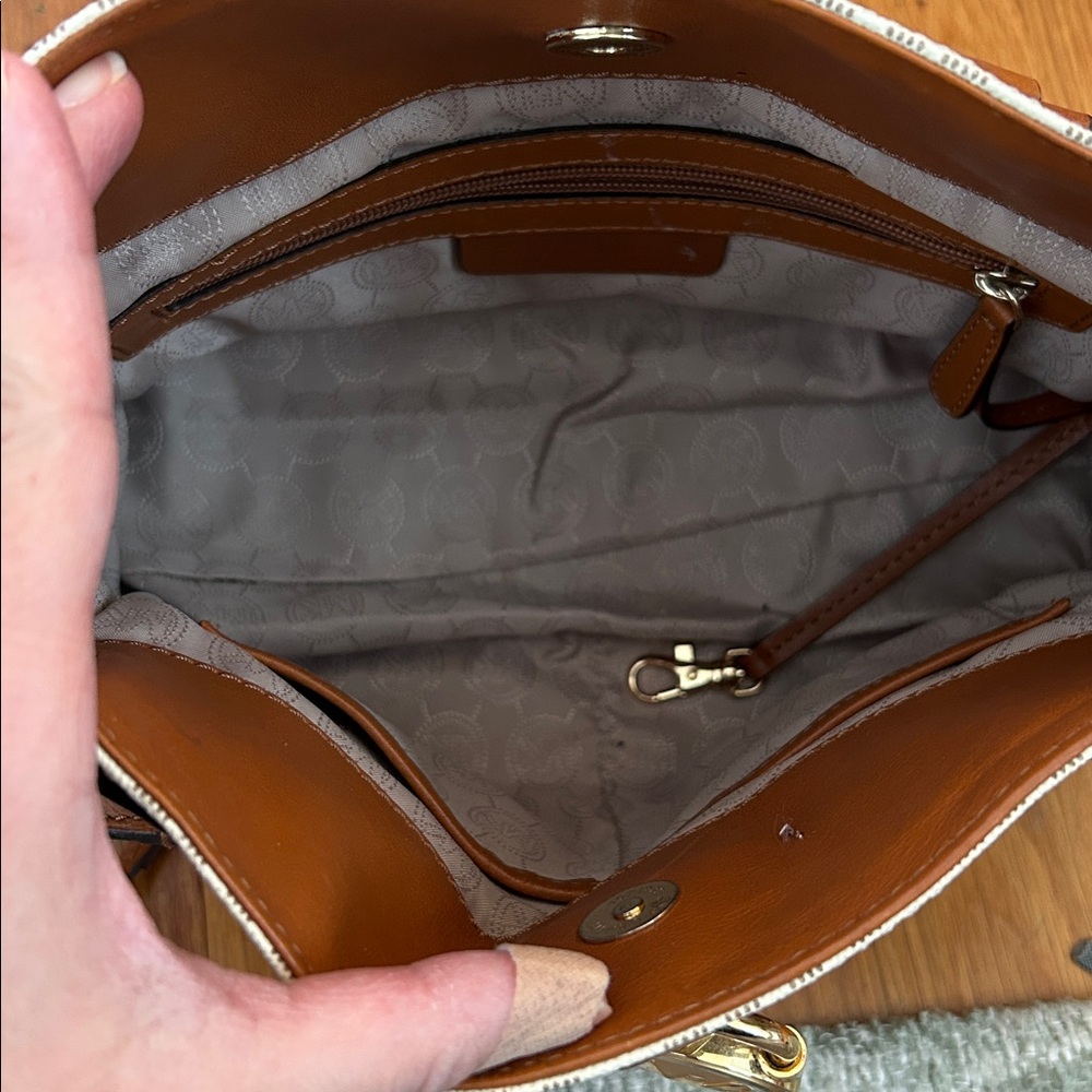 Michael Kors White and Tan Shoulder Bag - Picture 7 of 7